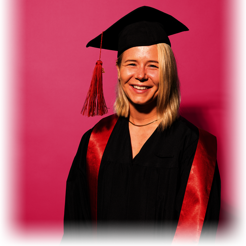 Alice Schönewolf, Master Psychologie AOW Alice Schönewolf, Absolventin Master Psychologie (M.Sc.) mit Schwerpunkt Arbeits-, Organisations- & Wirtschaftspsychologie