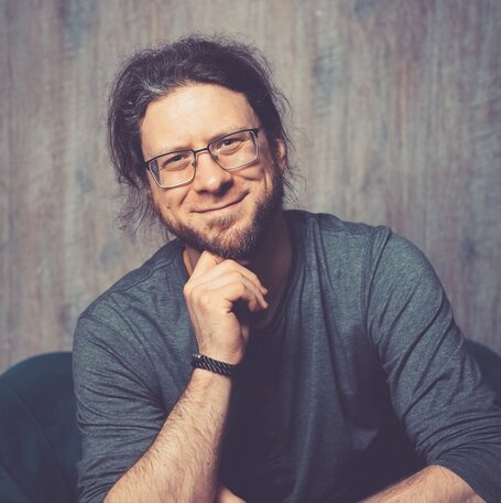 Oliver Nahm Oliver Nahm ist Teil unseres Expertenbeirates KI.