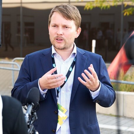 Florian Rampelt Florian Rampelt ist Teil unseres Expertenbeirates KI.