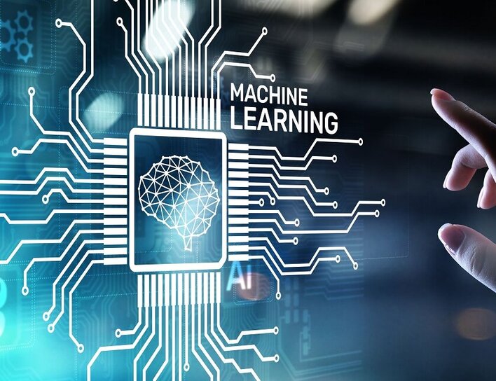 Ein Finger zeigt auf ein Hologramm, auf dem Deep Learning geschrieben steht.