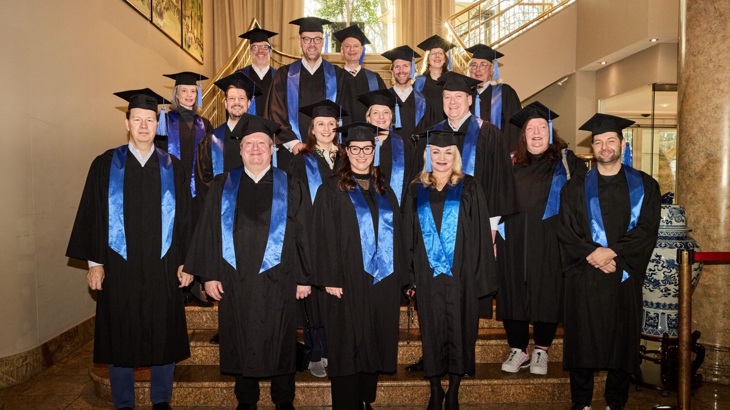 Absolventenfeier der Euro-FH 2025, Professor/innen Gruppenbild