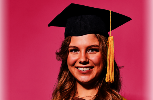 Nina Scholle, Bachelor BWL & Wirtschaftspsychologie Nina Scholle, Absolventin Bachelor BWL & Wirtschaftspsychologie